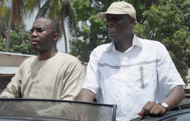 LA HONTE : Ministre, Dg, Recteur, Pca, députés…se plient devant Baldé pour le HCCT à Ziguinchor
