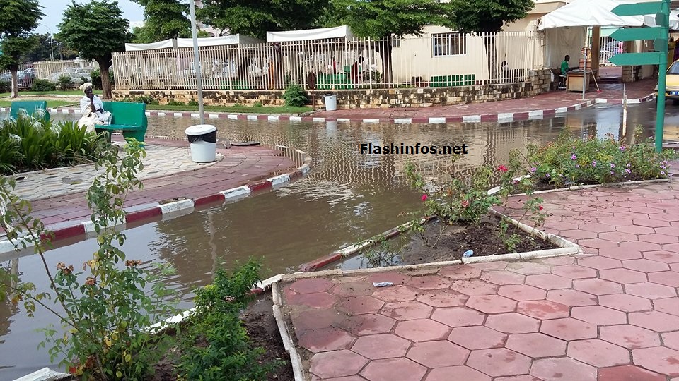 L'Hôpital de Grand-Yoff sous les eaux de pluie (images)