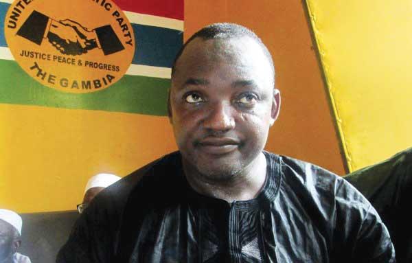 Négociations : Barrow rejoint Macky et le Président Mauritanien à l’aéroport