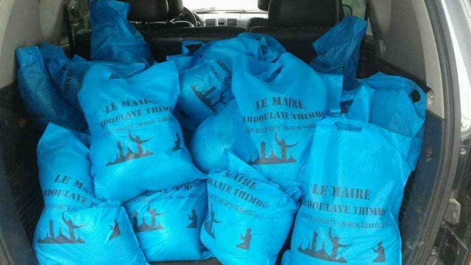 Insolite: Des sacs de riz à l'effigie du Maire Abdoulaye Timbo, oncle du Président Sall
