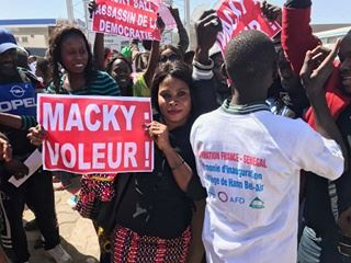 Visite de Macron : L'opposition a manifesté sa colère contre Macky Sall