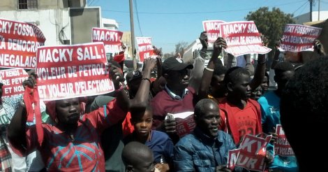 Visite de Macron : L'opposition a manifesté sa colère contre Macky Sall