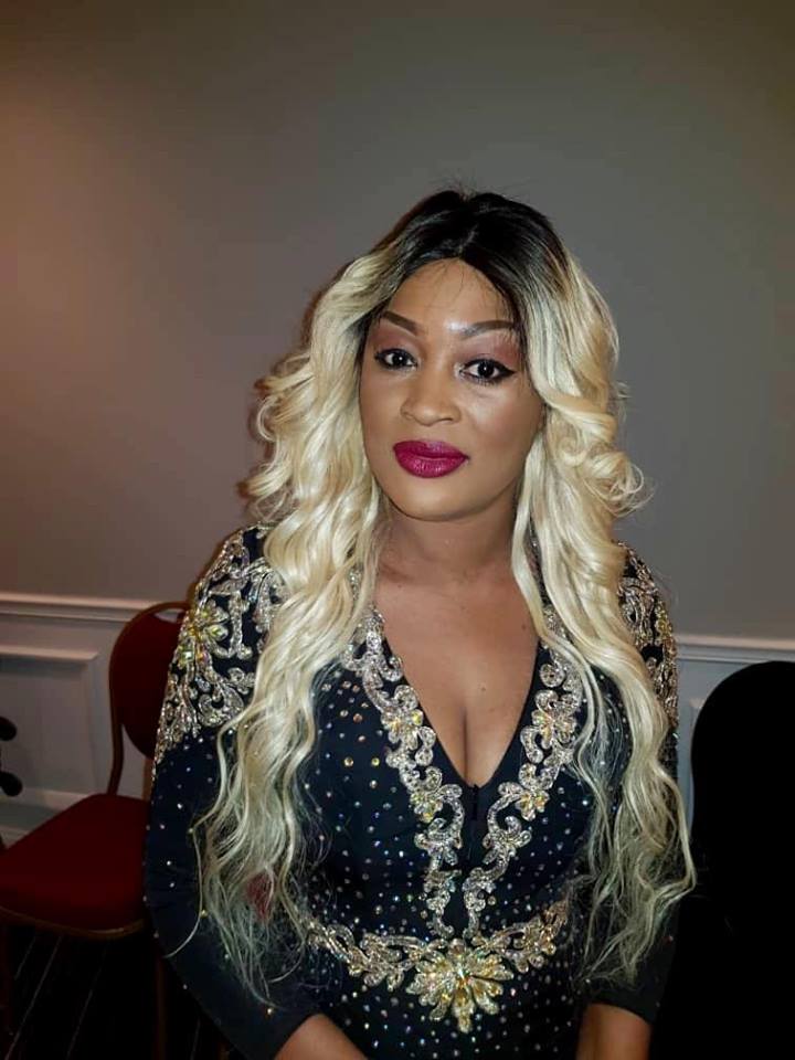 Photos : Titi est devenue blonde, regardez