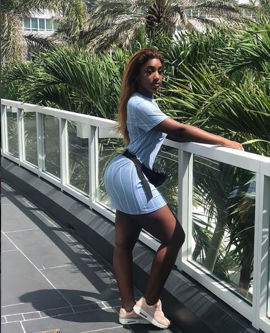 Photos: Lily toute...marronne, fait trembler Miami