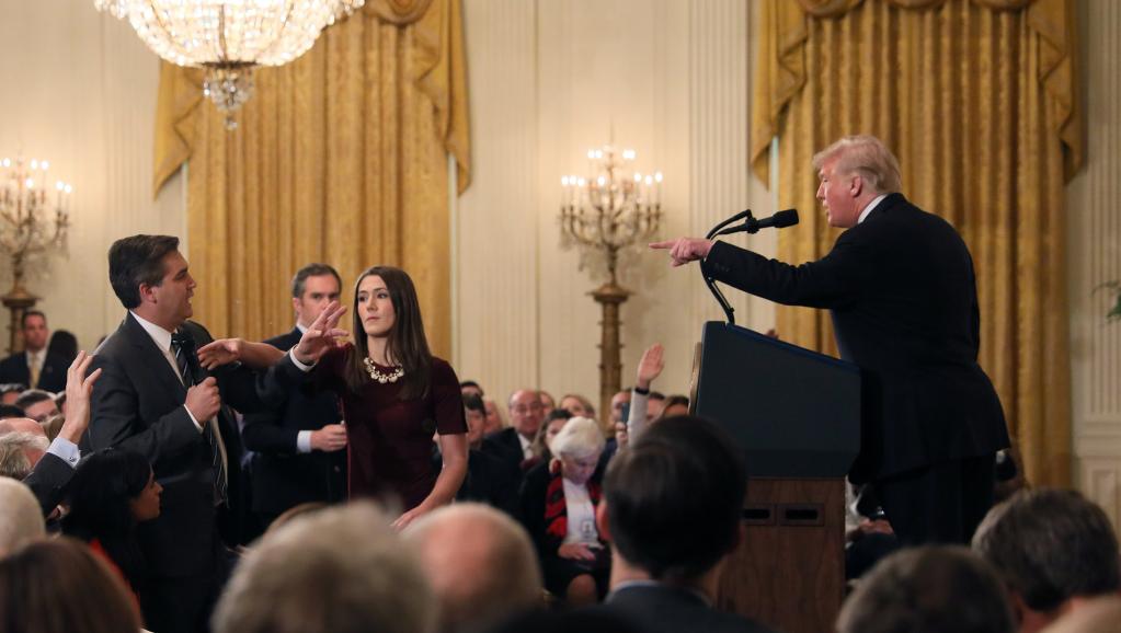 Trump écharpe un reporter de CNN et retire son accréditation à la Maison Blanche