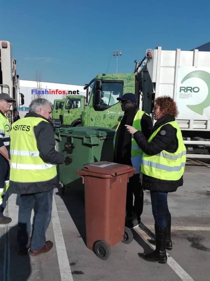 Collecte et transport d'ordures : La Ville de Ziguinchor réceptionne 2 Camions-tasseurs offerts par la mairie de VIC en Espagne