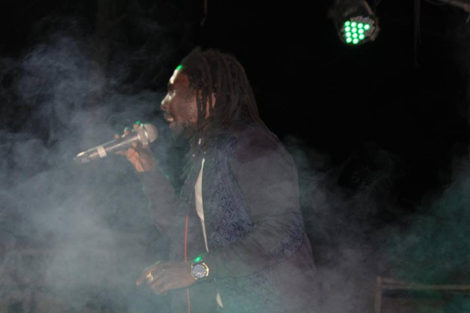 Sortie du Single "Beautiful Women" : Les images du concert de D'Gueune Sortie du Single "Beautiful Women" : Les images du concert de D'Gueune