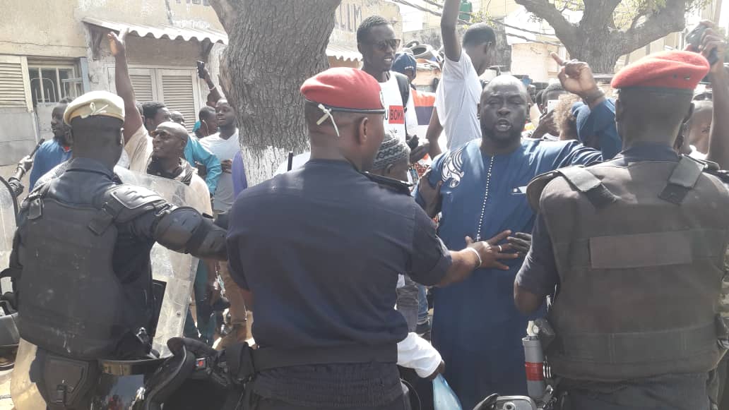 Pétrole / Gaz : Revivez les affrontements entre manifestants et forces de l’ordre Pétrole / Gaz : Revivez les affrontements entre manifestants et forces de l’ordre