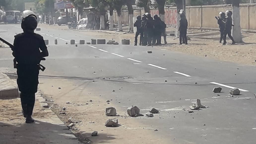 Pétrole / Gaz : Revivez les affrontements entre manifestants et forces de l’ordre Pétrole / Gaz : Revivez les affrontements entre manifestants et forces de l’ordre