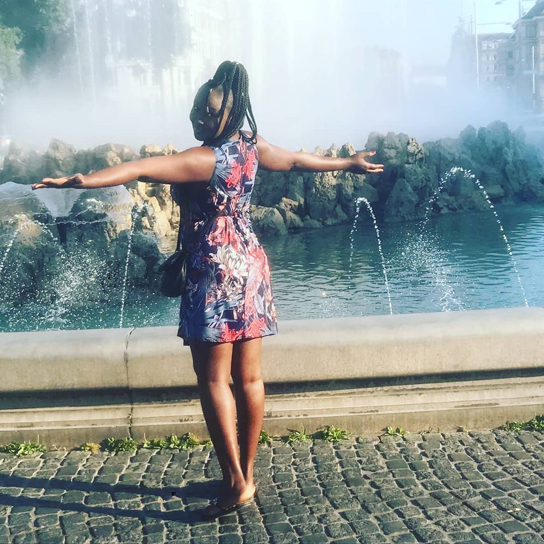 Photos : L’artiste Maréma très heureuse dans les bras de son époux