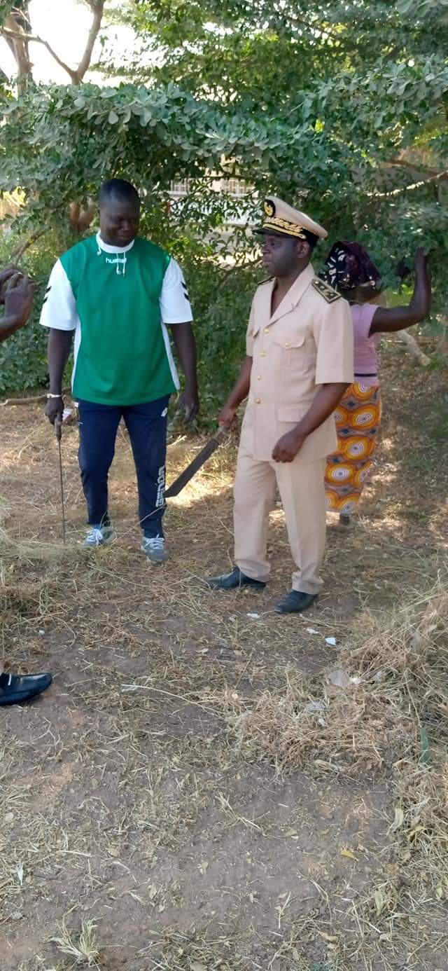Cleaning day Oukout: Le sous préfet de Loudia-Wolof et son adjoint dans l'action.