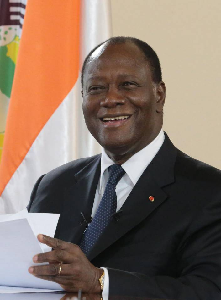 Présidentielle ivoirienne: Alassane Ouattara revient sur sa décision et se porte candidat