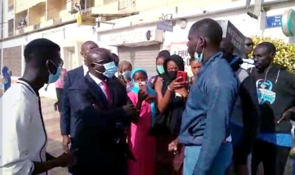 Manif à l'UCAD: Idrissa Seck  débarque et réussi à calmer les étudiants en colère  Manif à l'UCAD: Idrissa Seck  débarque et réussi à calmer les étudiants en colère
