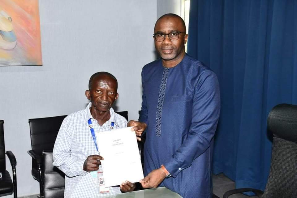 Ziguinchor : Ibrahima Diédhiou enfin recruté à l’AIBD, après 47ans de bénévolat à l'aéroport