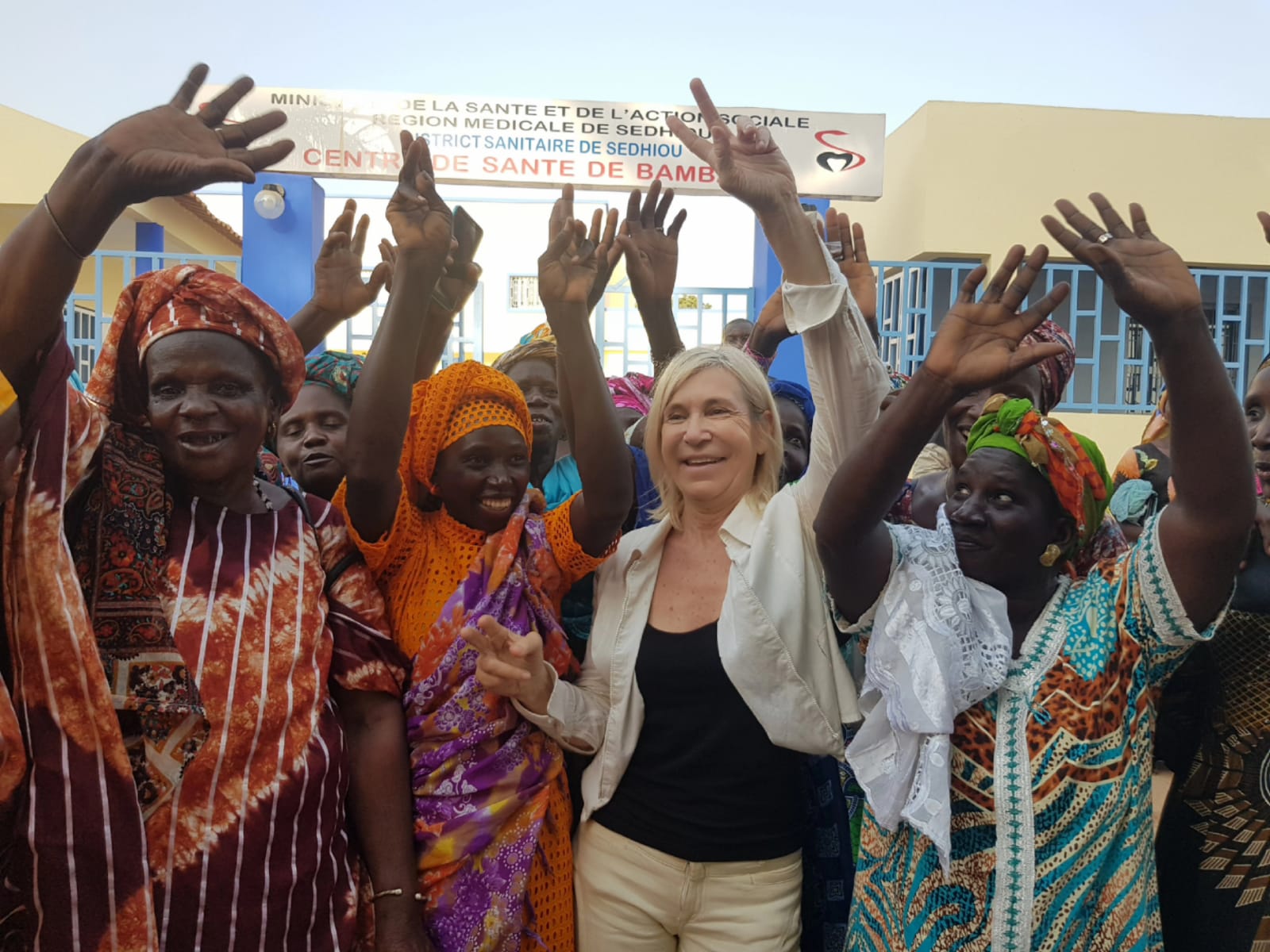 L'association SOS Gazelles fait un don de matériels médicaux pour le village de Sadio Mané