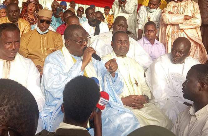 En communion avec les éleveurs de diamaguene, cheikh oumar Anne flingue les politiciens encagoulés En communion avec les éleveurs de diamaguene, cheikh oumar Anne flingue les politiciens encagoulés