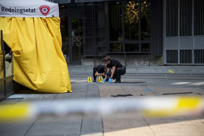 Fusillade à Oslo: la police enquête sur un «acte terroriste islamiste» et annule une marche LGBT