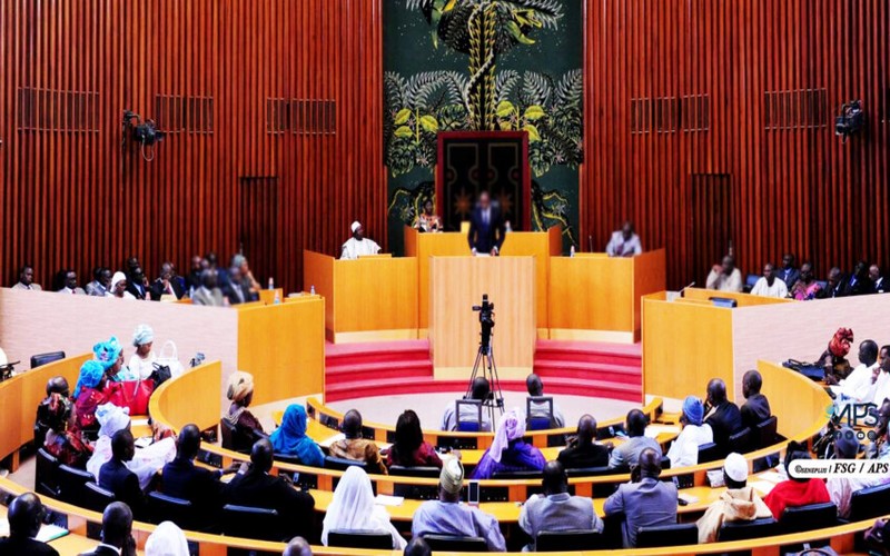 Les députés adoptent le projet de loi portant révision de la Constitution
