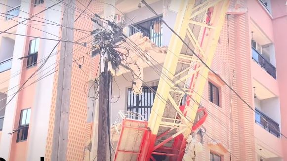 Ouakam : Une grue s’effondre sur un immeuble