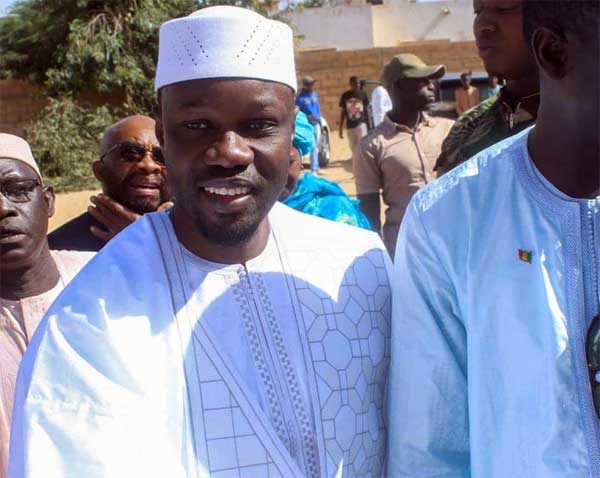 Sonko reprend sa grève de la faim pour protester contre sa détention arbitraire et...