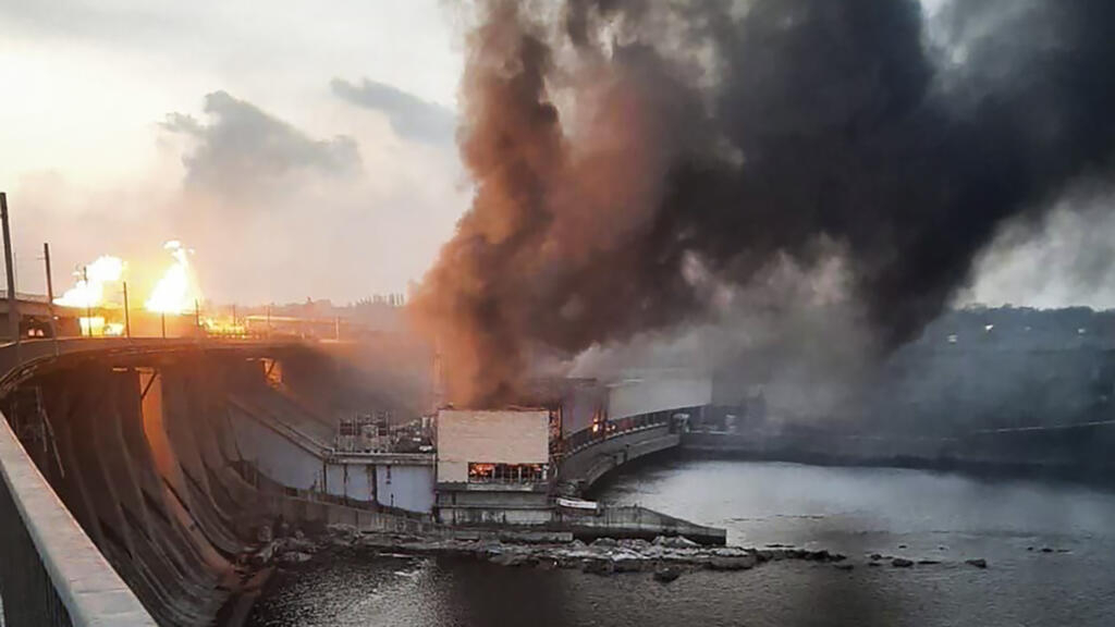 Ukraine: trois centrales thermiques ukrainiennes attaquées par la Russie