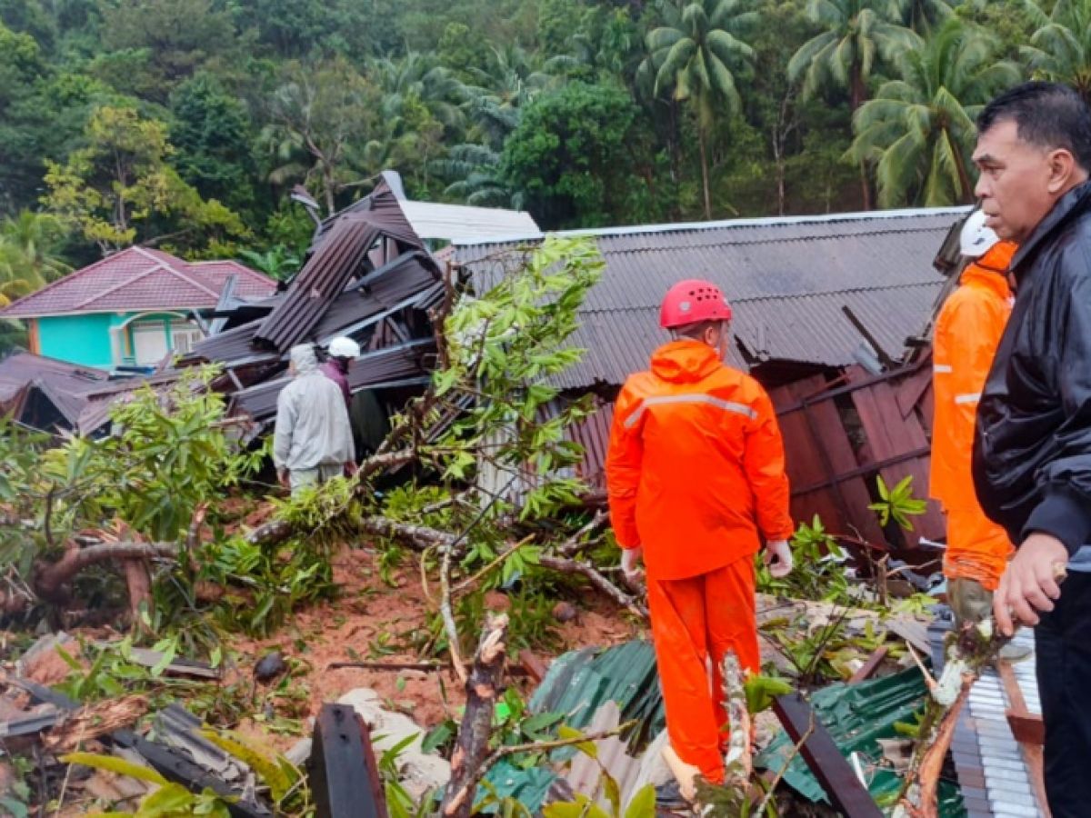 Indonésie: Au moins 14 morts dans un glissement de terrain