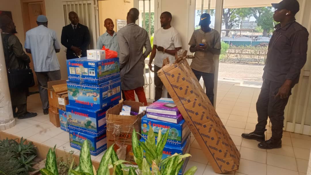 L'UASZ reçoit un don de matériel et de médicaments de la part de ses Alumni L'UASZ reçoit un don de matériel et de médicaments de la part de ses Alumni