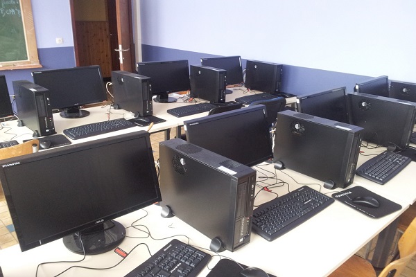 Six écoles de Guinguinéo reçoivent du matériel informatique