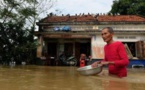 Vietnam : Le centre ville sous les eaux, 24 morts