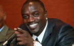 À Bamako, Akon inaugure une usine de lampadaires solaires