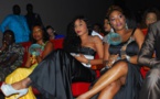 Quand Titi exhibe gravement ses cuisses devant les photographes !