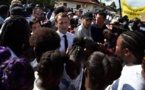 Guyane: Emmanuel Macron cherche à rassurer et affiche sa fermeté