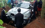 OHMONDIEU: Un homme enterre son père avec une nouvelle BMW OHMONDIEU: Un homme enterre son père avec une nouvelle BMW