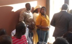 Venue en retard : Marième Faye Sall et sa fille assistent debout à l’installation du directoire de campagne de Macky